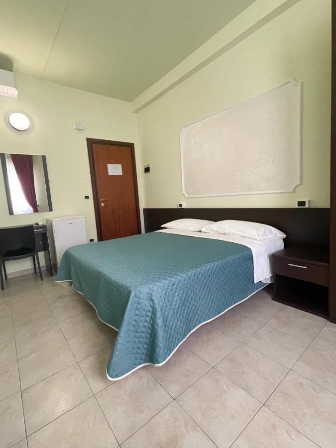 Hotel Liana Rímini Exterior foto